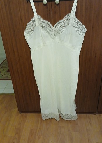 Dantel Detaylı Beyaz İnce Askılı Gecelik, kombinozyon. - Görsel 2