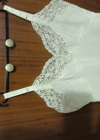 Dantel Detaylı Beyaz İnce Askılı Gecelik, kombinozyon. - Görsel 3