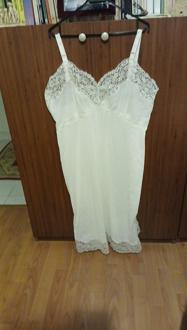 Dantel Detaylı Beyaz İnce Askılı Gecelik, kombinozyon. - Görsel 2