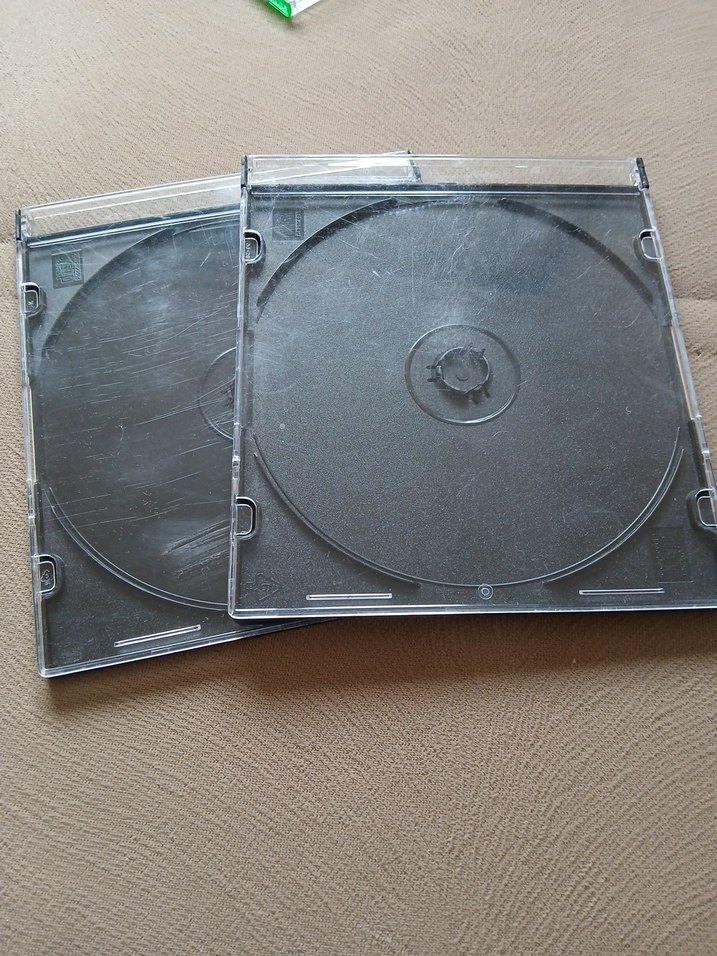 Şeffaf ve Yeşil CD Kutuları - Görsel 2