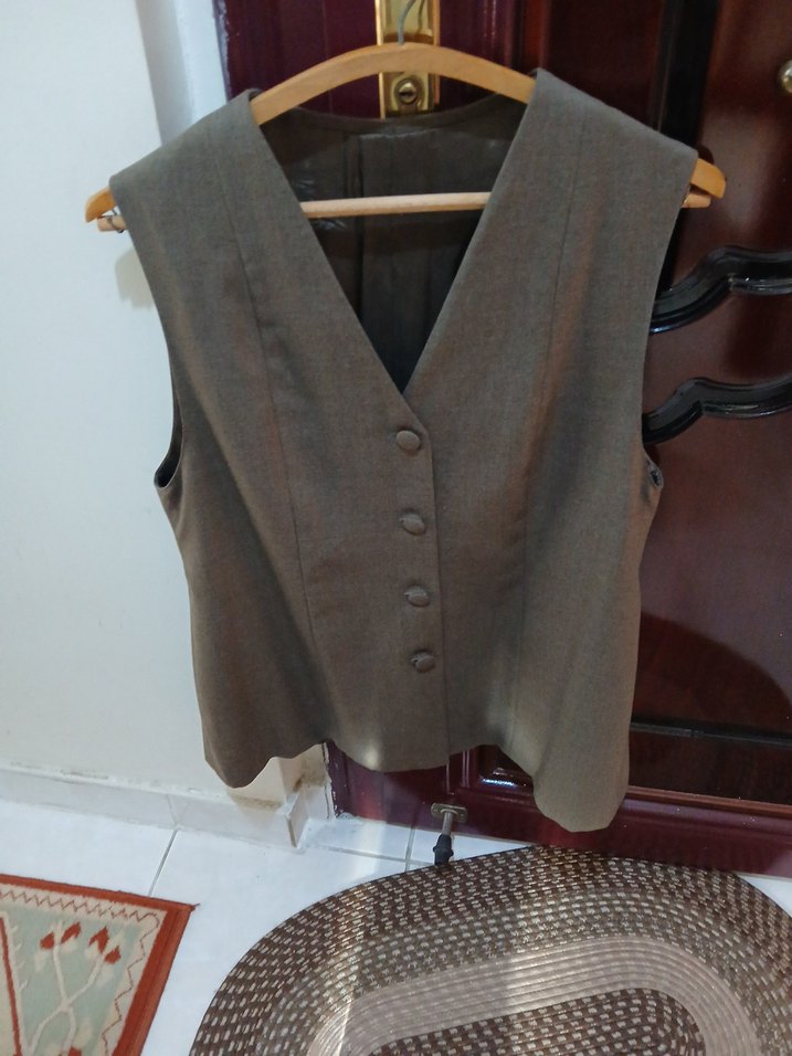 Düğmeli, sümerbank yünlü kumaşından dikilmiş   Kadın Yeleği - Görsel 2