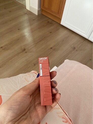Beden maybelline vinyl peachy