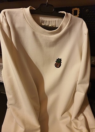 Beyaz, altı tüllü sweatshirt