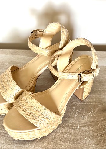 Bershka Bej Hasır Platform Topuklu Kadın Sandalet