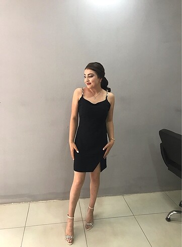 Askıları zincir detay elbise