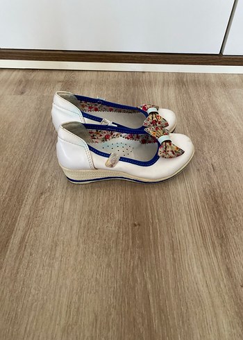 Çiçek Desenli Fiyonklu Beyaz Babet - Görsel 2