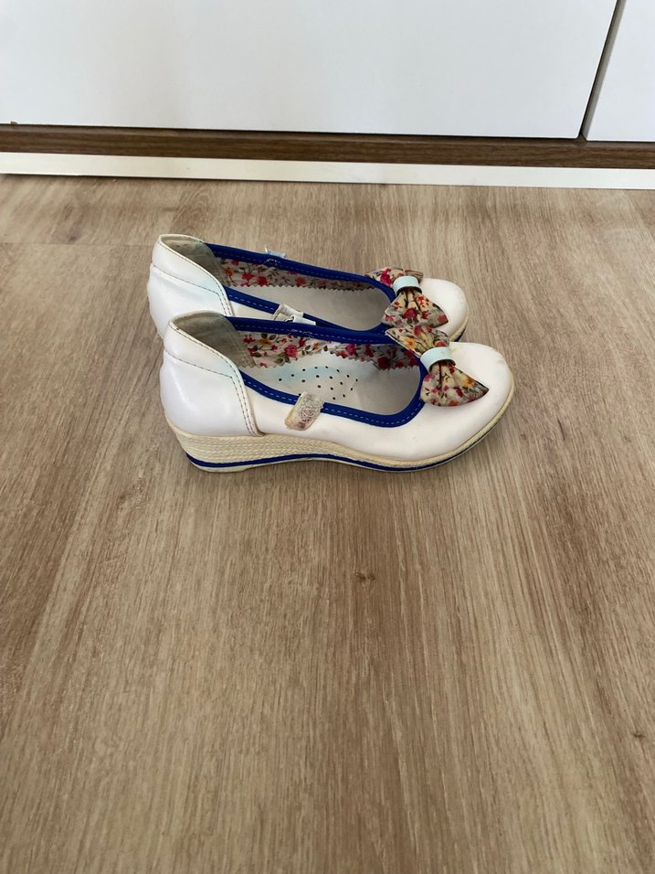 Çiçek Desenli Fiyonklu Beyaz Babet - Görsel 2