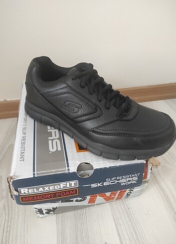 SKECHERS SPOR AYAKKABI.