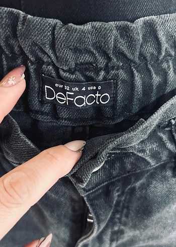 Kadın Siyah Bol Kesim Kemerli Denim Pantolon - Görsel 4