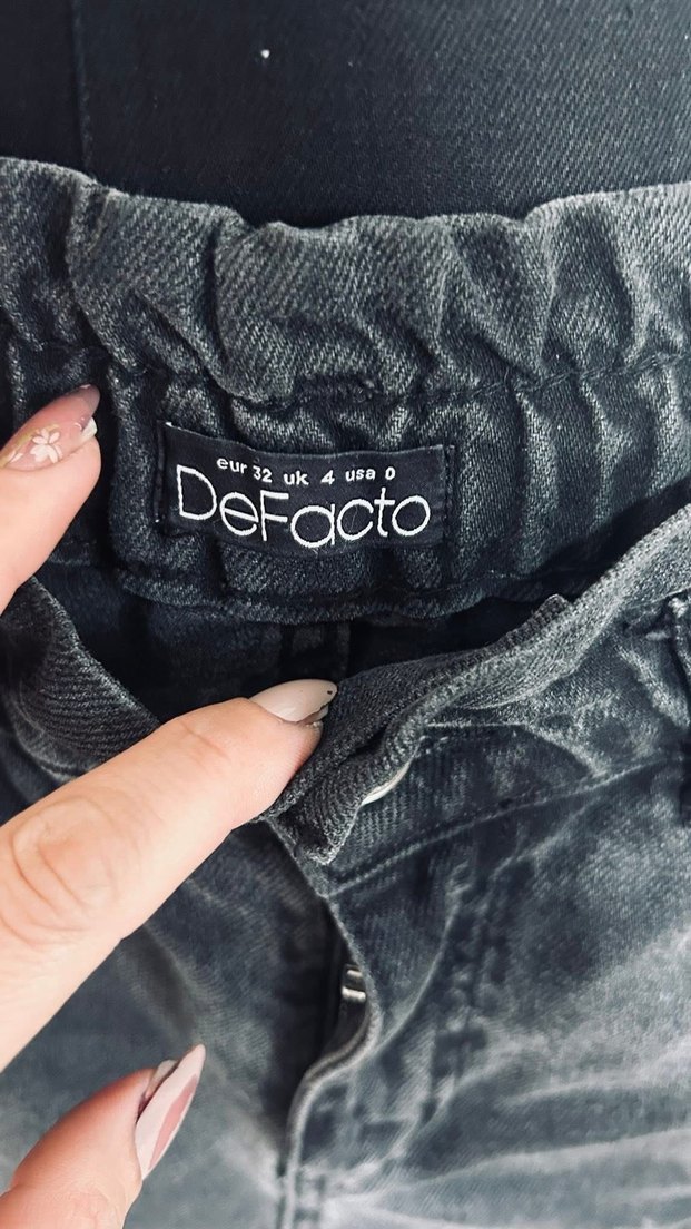 Kadın Siyah Bol Kesim Kemerli Denim Pantolon - Görsel 4