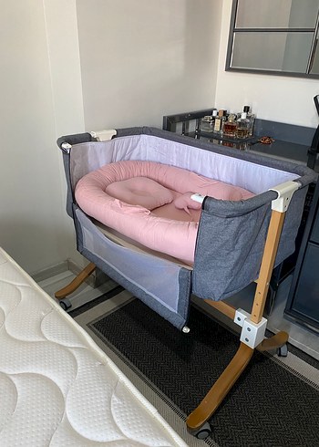 Anne yanı bebek beşiği