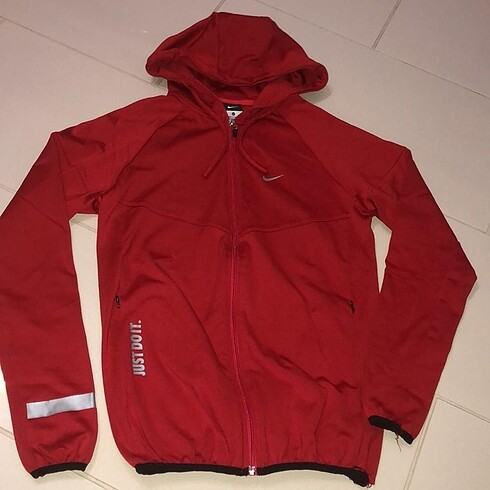 Nike m beden kırmızı kapişonlu sweattshirt