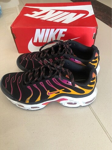 35 Beden Orijinal Nike air max pluse