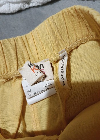 Sarı Şortlu Beyaz Örgü Kolsuz Bebek Kız Takımı - Görsel 4