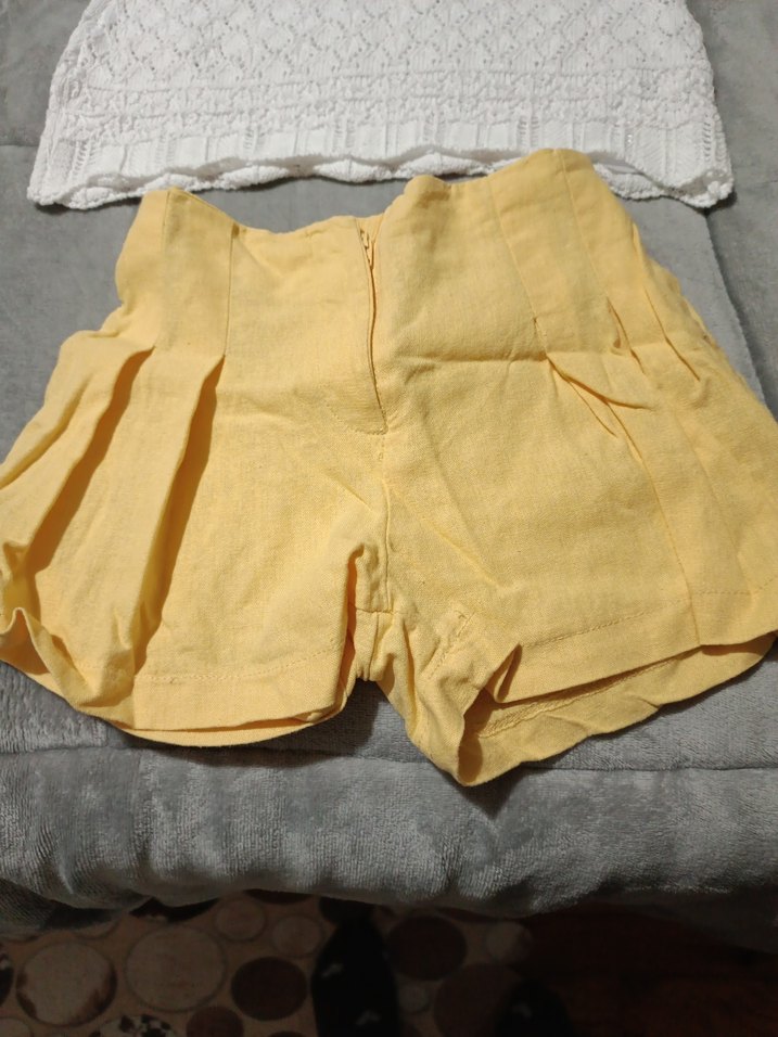 Sarı Şortlu Beyaz Örgü Kolsuz Bebek Kız Takımı - Görsel 2