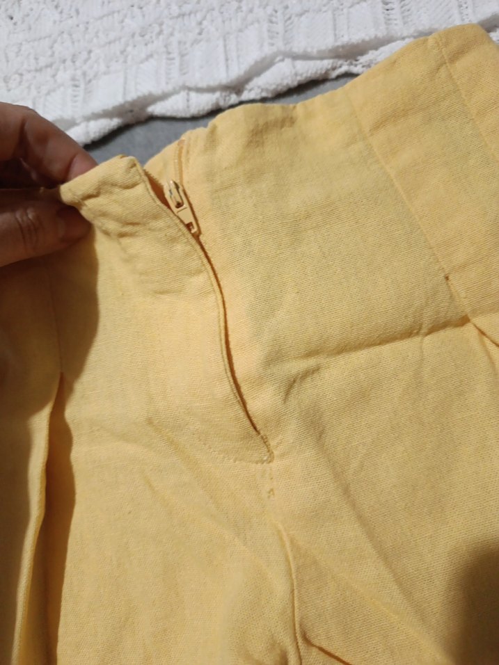 Sarı Şortlu Beyaz Örgü Kolsuz Bebek Kız Takımı - Görsel 3