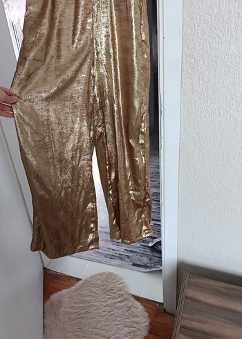 V Yakalı Parlak gold tulum - Görsel 4