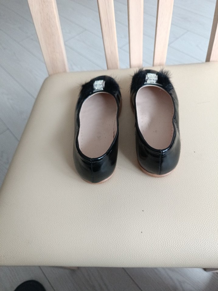 Kız Çocuk Siyah rugan ayakkabı özel günlerde de giyilebilir - Görsel 2