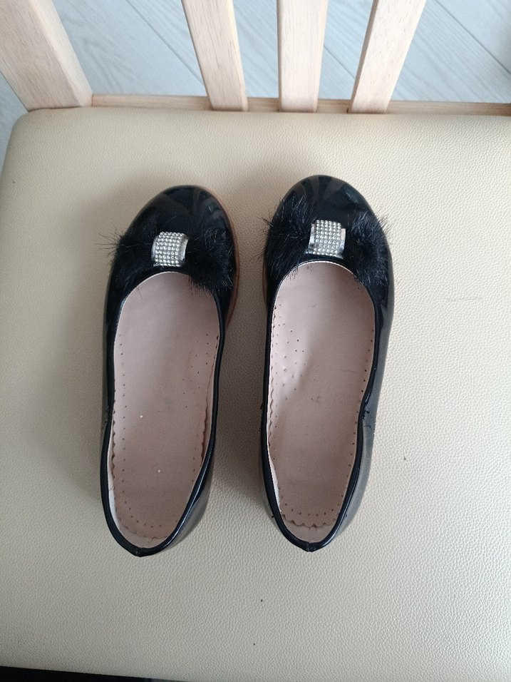 Kız Çocuk Siyah rugan ayakkabı özel günlerde de giyilebilir - Görsel 3