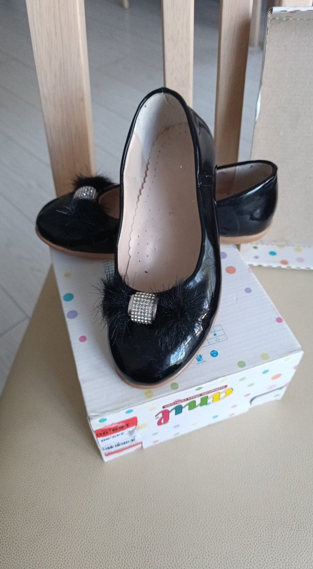 Kızlar İçin Siyah Kürklü Babet - Görsel 3