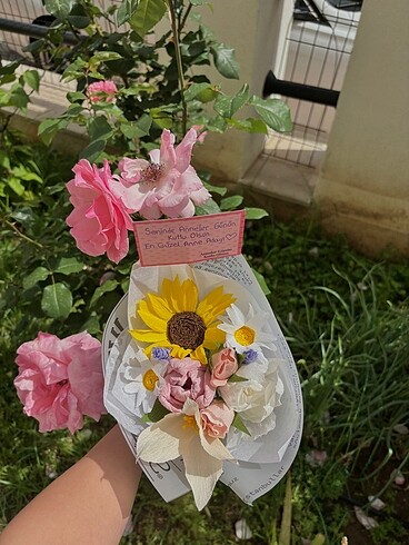  Beden Solmayan mix çiçek buketi