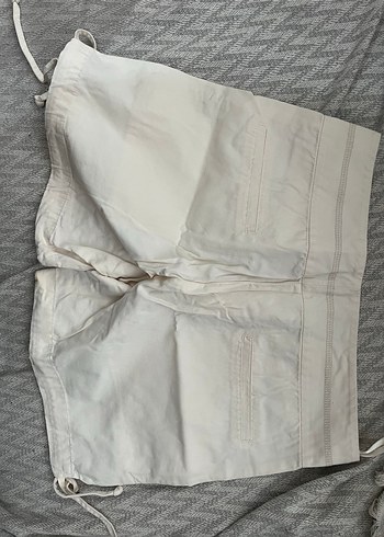 Düğmeli Beyaz Mini Pamuk Şort - Görsel 2