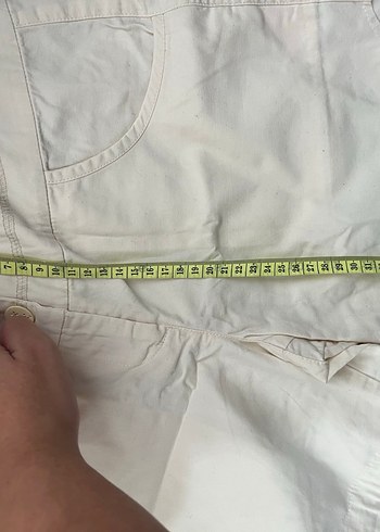 Düğmeli Beyaz Mini Pamuk Şort - Görsel 4