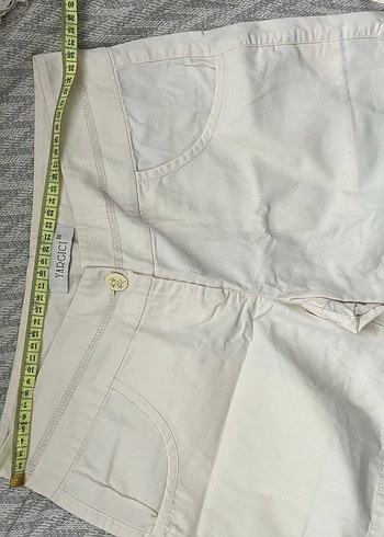 Düğmeli Beyaz Mini Pamuk Şort - Görsel 3