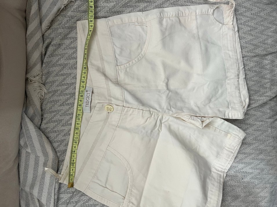 Düğmeli Beyaz Mini Pamuk Şort - Görsel 3