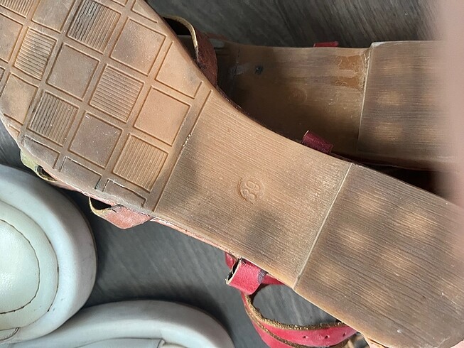39 Beden Sadece renkli Deri sandalet BEYAZ SATILDI