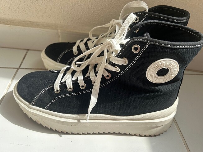 Bershka Converse