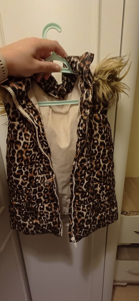 Kız Çocuk Leopar Desenli Kürklü Yelek - Görsel 3
