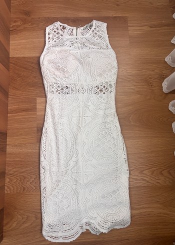 Dantel İşlemeli Beyaz Midi Bohem Elbise