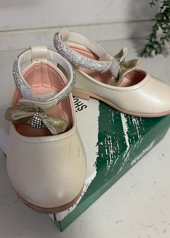 Kız Çocuk Beyaz Tokalı Babet Ayakkabı - Görsel 2