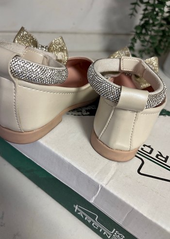 Kız Çocuk Beyaz Tokalı Babet Ayakkabı - Görsel 4