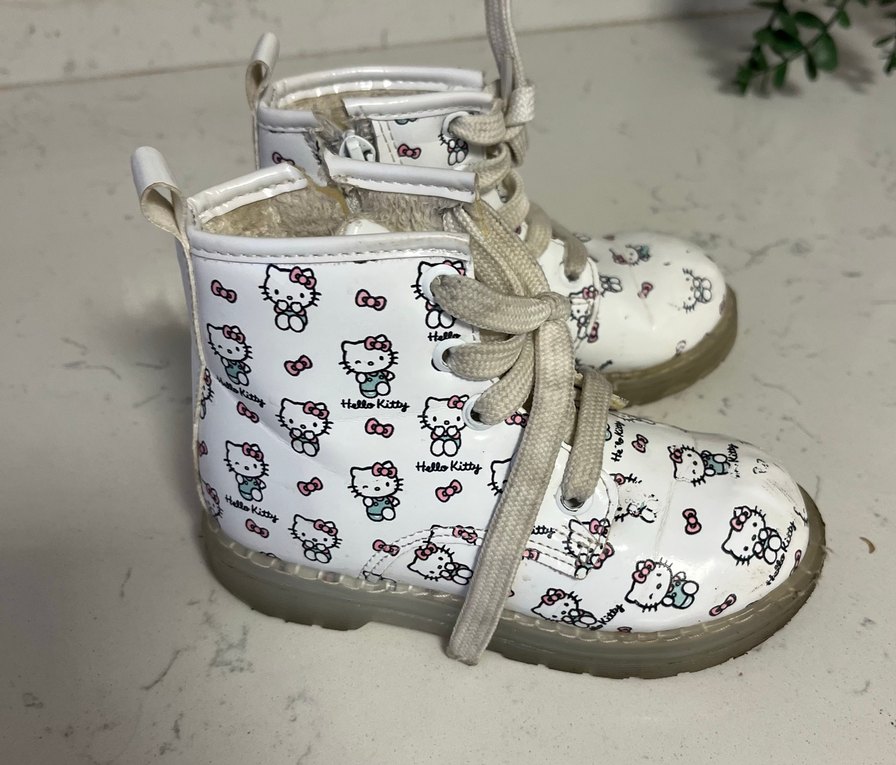 hello kitty ışıklı bot 26 numara - Görsel 2