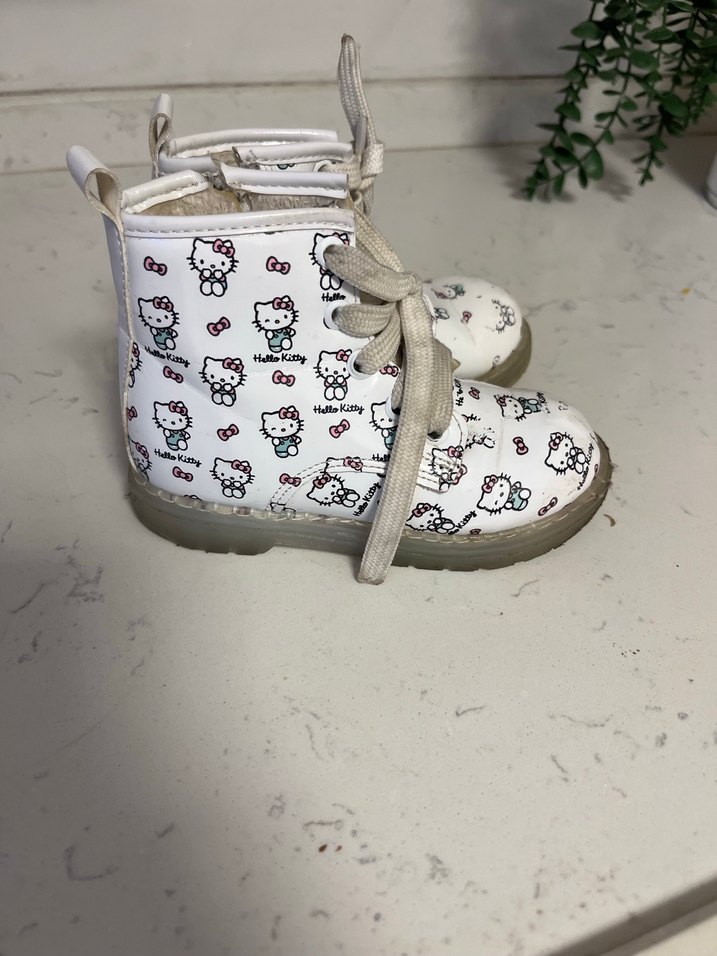 hello kitty ışıklı bot 26 numara - Görsel 3