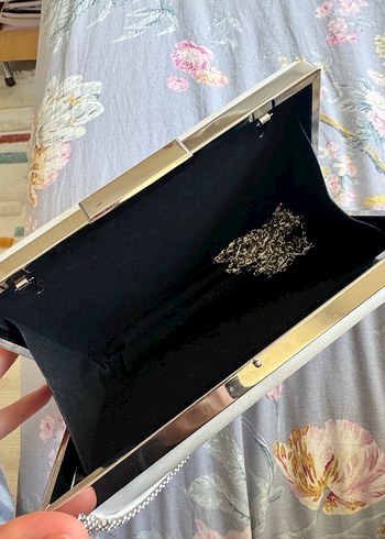 Zincir Detaylı Beyaz Kadın Portföy Çanta - Görsel 2