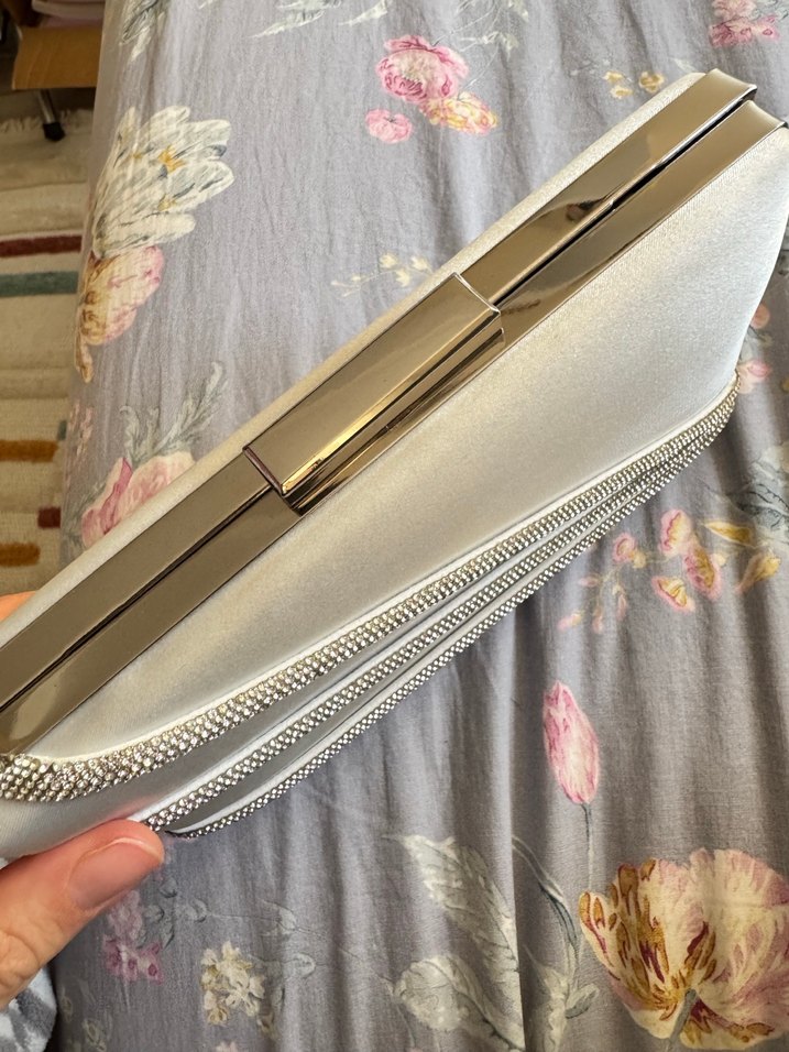 Zincir Detaylı Beyaz Kadın Portföy Çanta - Görsel 3