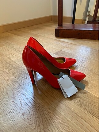 Mango Mango 37 numara kırmızı stiletto Sıfır!