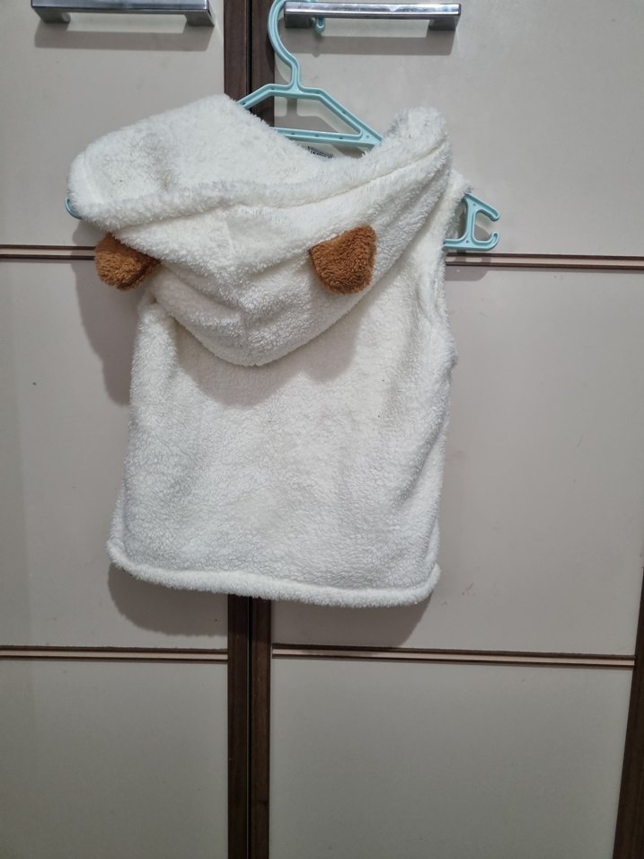 Lcw kız çocuk Beyaz Peluş Kapüşonlu Kız Yeleği - Görsel 5
