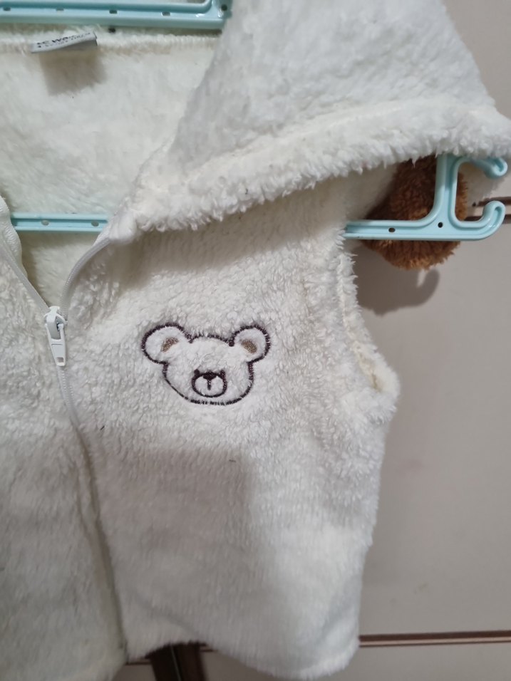 Lcw kız çocuk Beyaz Peluş Kapüşonlu Kız Yeleği - Görsel 4