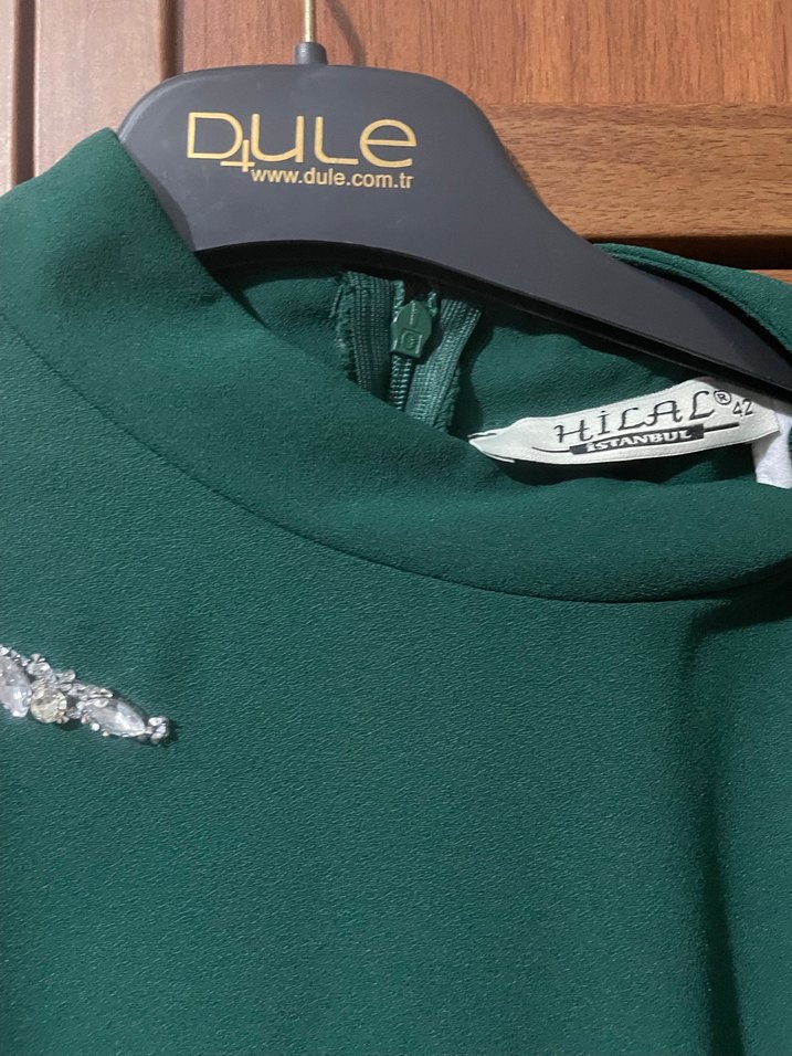 Yeşil Parlak Uzun Drapeli Kadın Elbise - Görsel 3