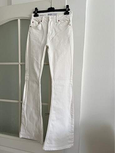 BERSHKA jean..