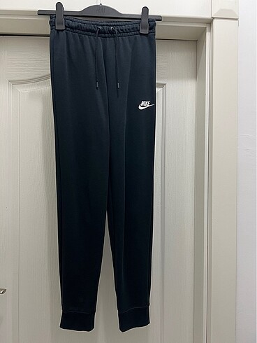 xs Beden Nike eşofman alt..(açıklamayı okuyunuz)