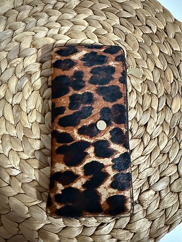 Mango leoparlı deri cüzdan..