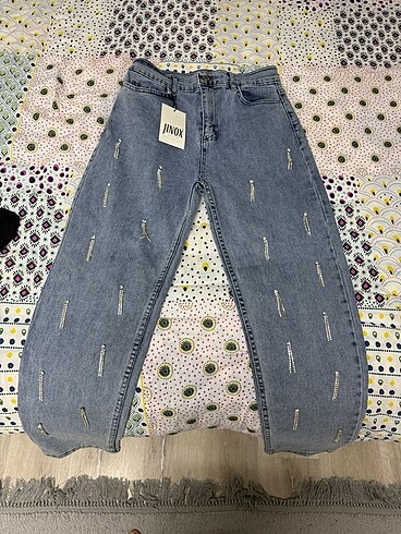 Taşlı Kot Pantolon etiketli sıfır