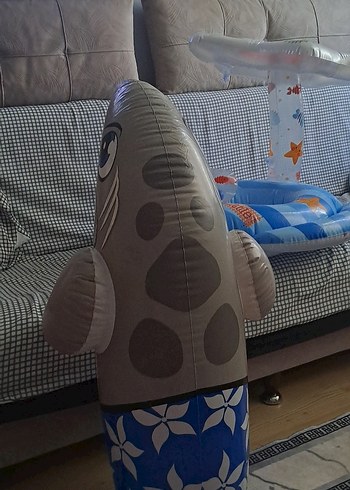 Beden Gri Köpekbalığı Şişme Su Oyuncağı