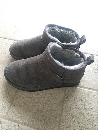 Ugg Bot