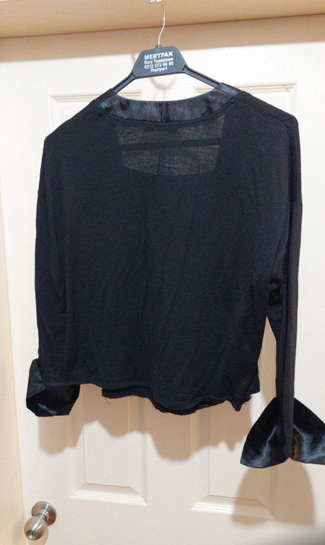 Uzun Kollu Siyah Gotik Keten Bluz - Görsel 3